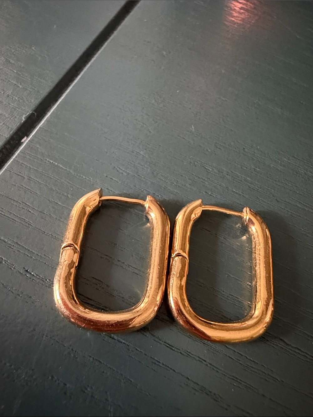 Gold Oval Link Hoop Earrings - Elegant Women's Jewelry - Picture 3 of 7